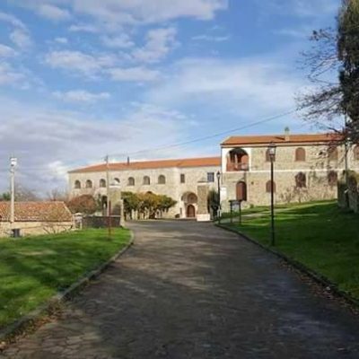 Convento di San Francesco, Lustra - spazio esterno